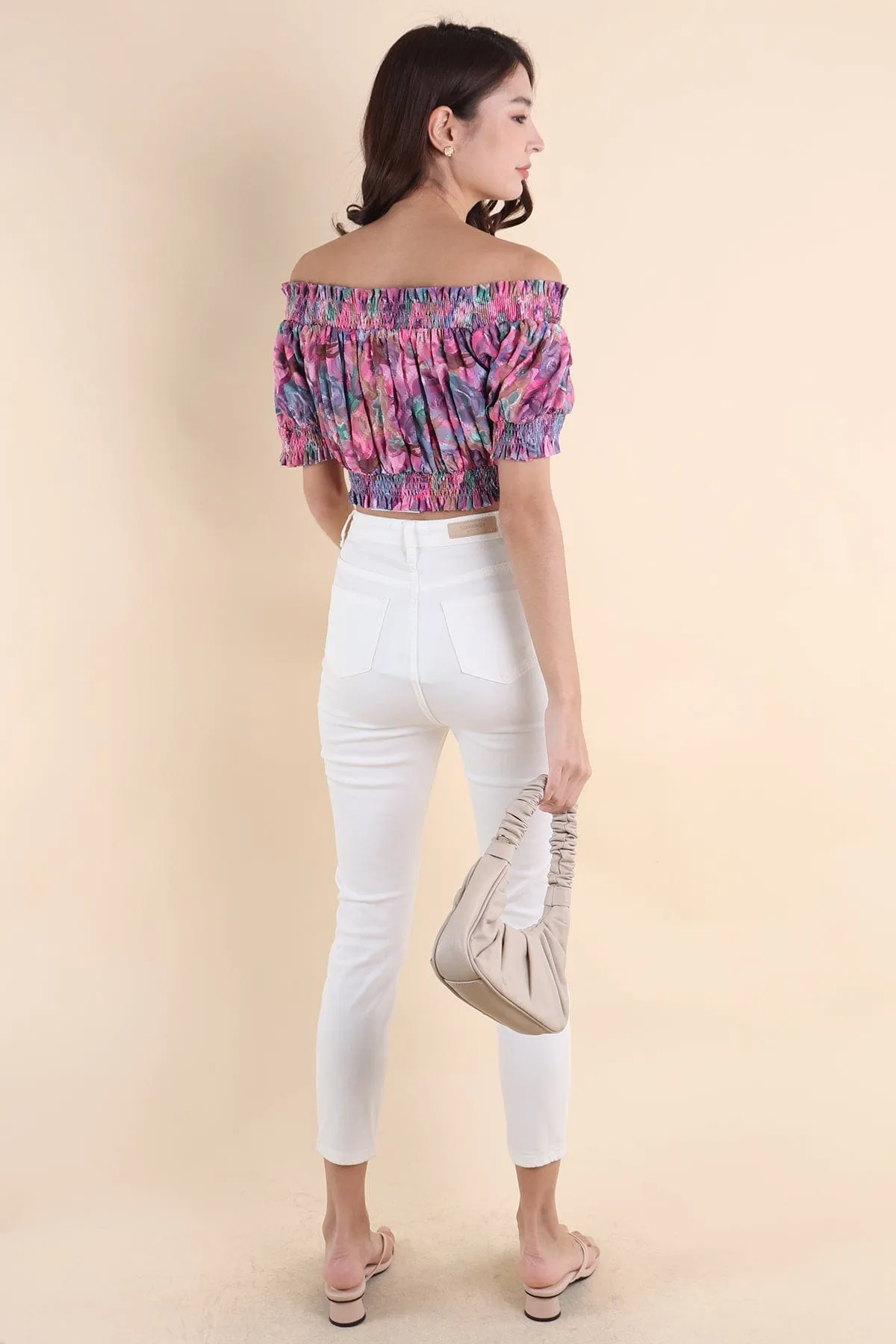 BLOOM FLORAL OFFSIE TOP IN MULTI